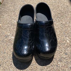 Sanita patent leather clogs - black 39
